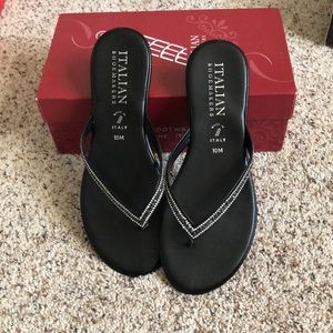NEVER WORN Sandals